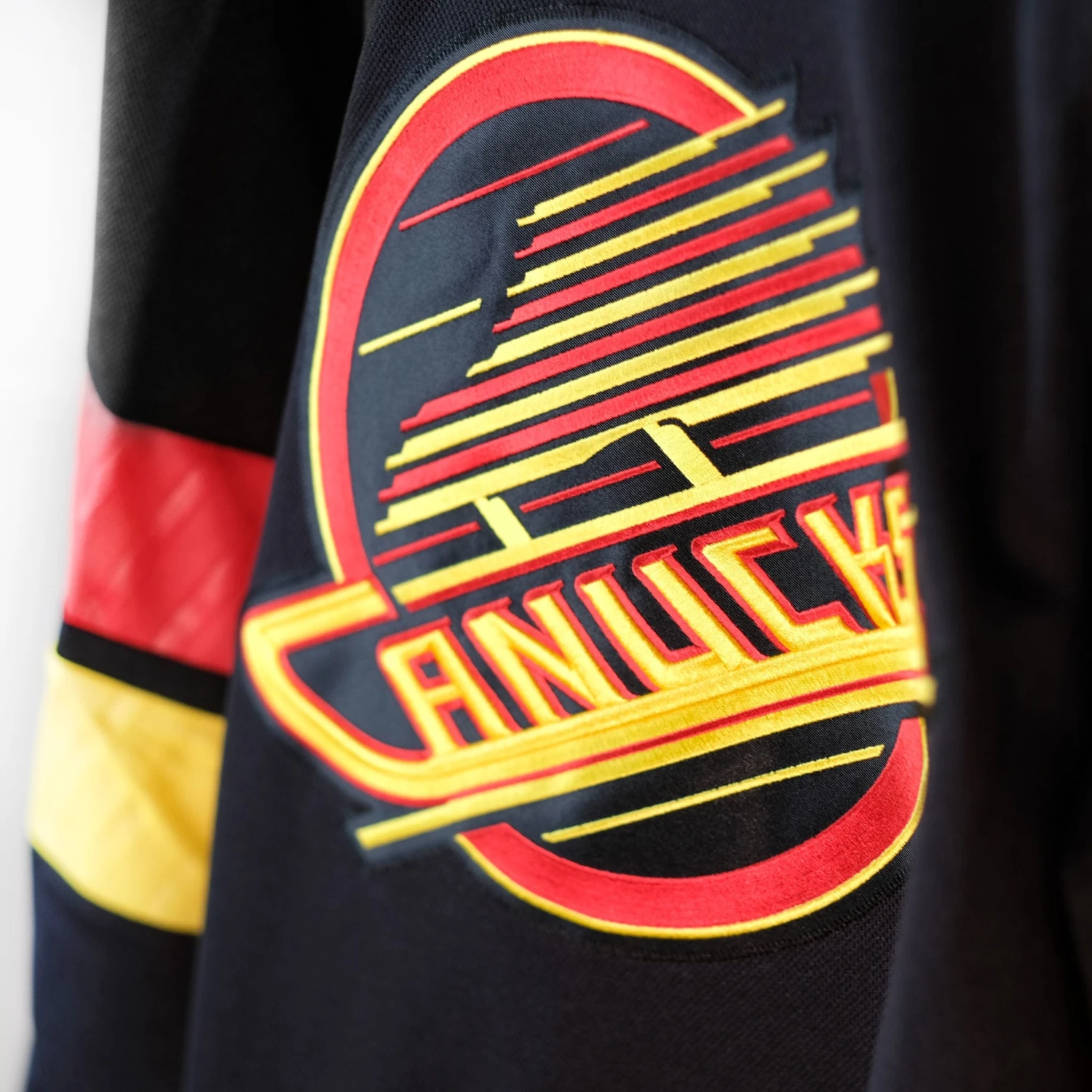 Vancouver Canucks Third Skate Adidas PrimeGreen Senior Jersey - Elias Pettersson - Image 4