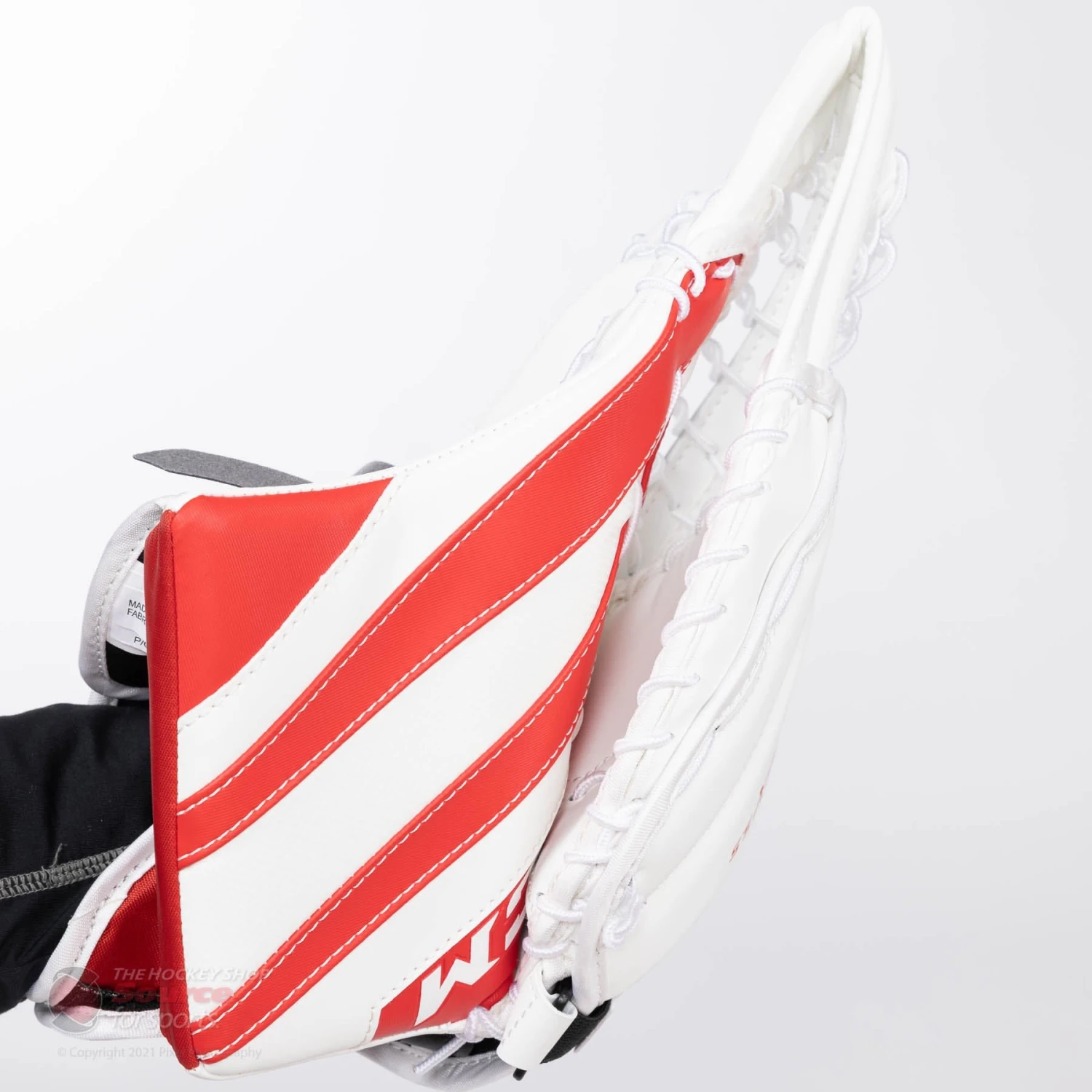 CCM Extreme Flex E5.5 Youth Goalie Catcher - Image 2