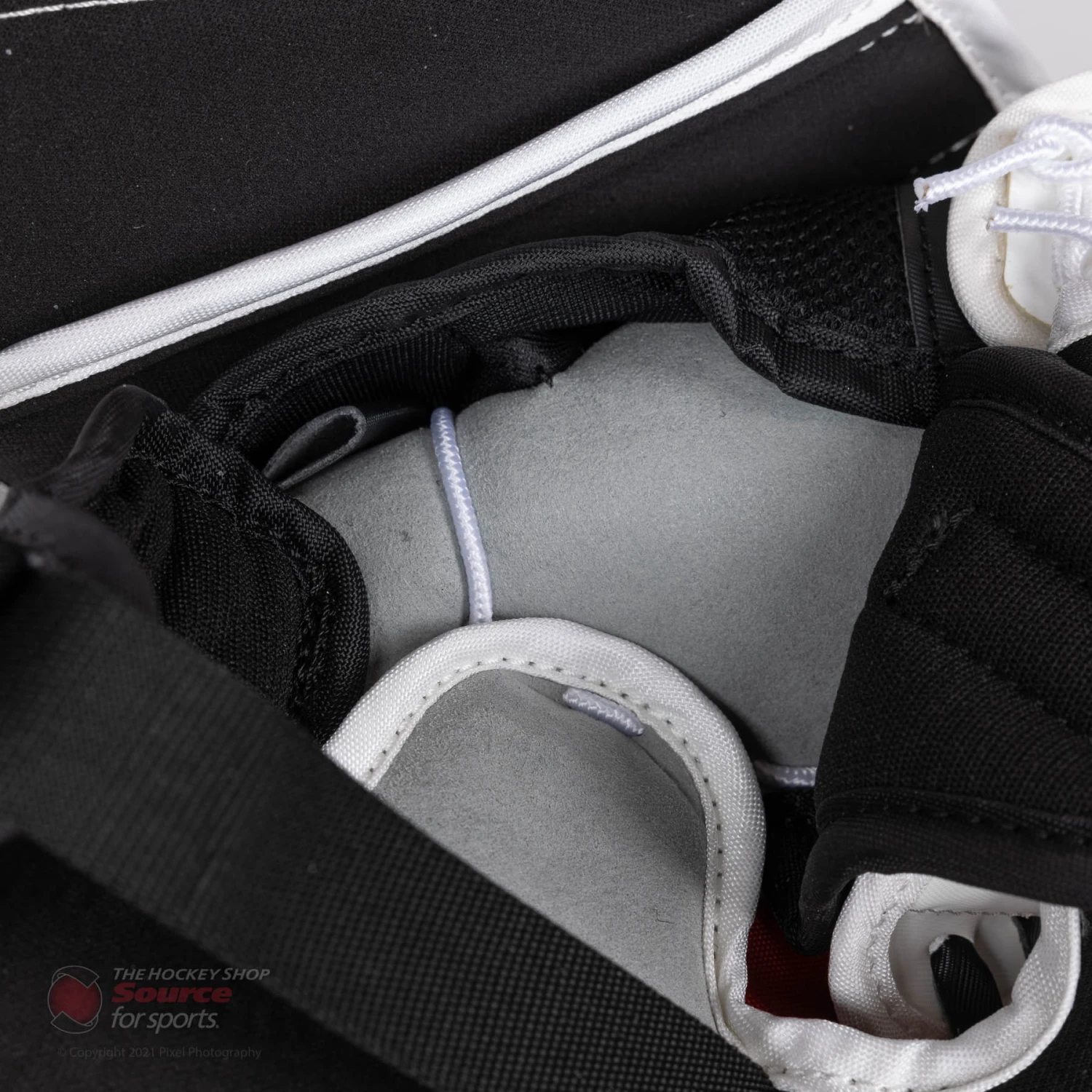 CCM Extreme Flex E5.5 Youth Goalie Catcher - Image 11