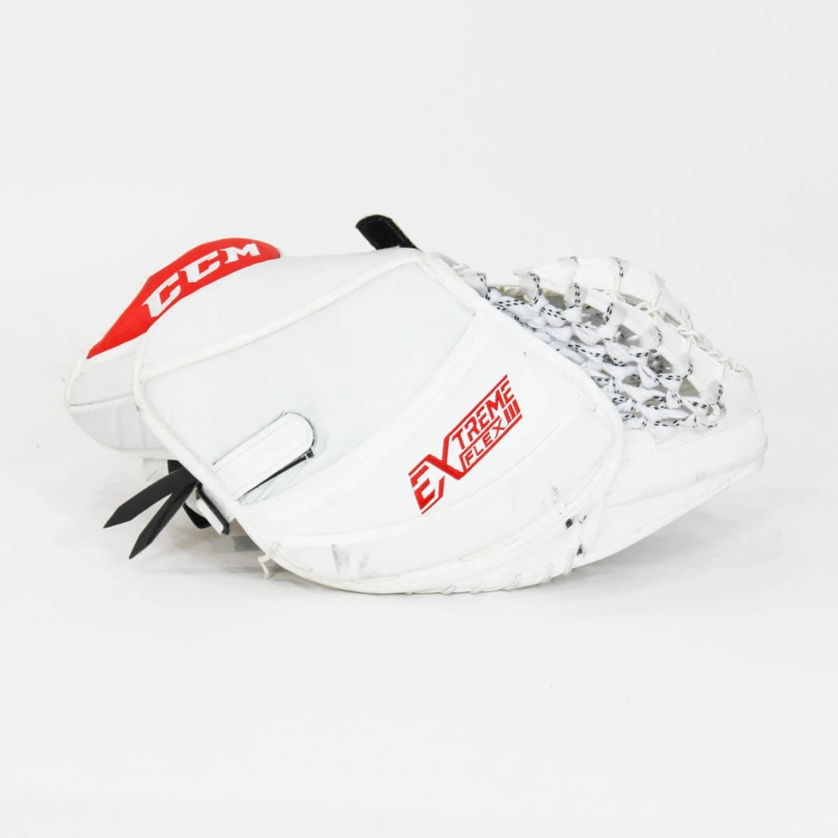 CCM Extreme Flex 3 Pro Intermediate Goalie Catcher - Demo - Image 6