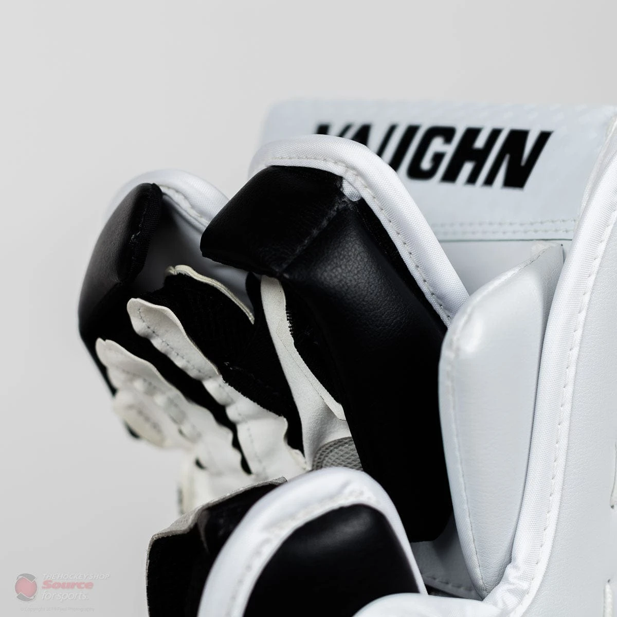 Vaughn Ventus SLR2 Pro Carbon Senior Goalie Blocker - Image 12